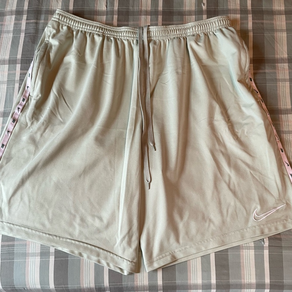 Nike dry fit men’s shorts 7 length